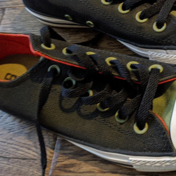 Women’s Converse Like New! - Picture 5 of 6